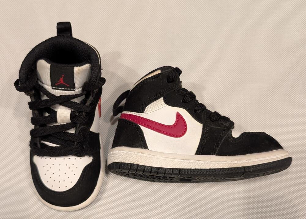 Air Jordan 1 Retro High BT Size 5C 705304-020 Black Red White Toddler